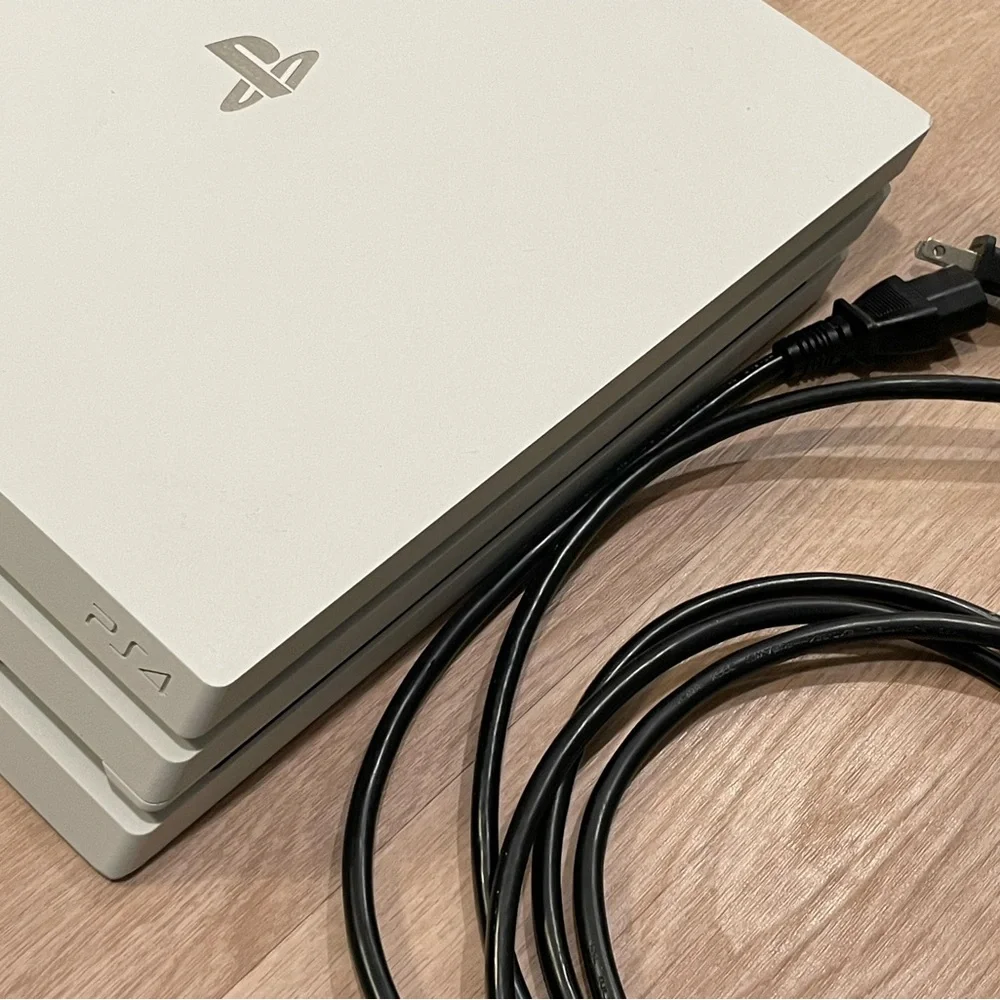 Sony PlayStation 4 Pro - White (PS4 PRO)